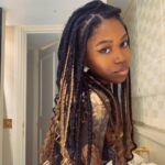 Riele Downs Instagram - pas de filtre 🥴 Paris, France