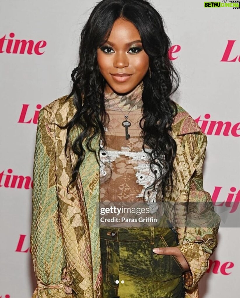 Riele Downs Instagram - 🦎⛷️ makeup : @paintedbyjeremy hair : @derekjhair outfit : styled by me, pieces from @cldstyle - thank u for hooking me up ! #abductedoffthestreet the carlesha gaither story, on again tonight at 10pm EST @lifetimetv or stream on @amazonstudios 🫶🏾 Atlanta, Georgia