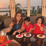 Rimi Tomy Instagram - My kutties ❤️❤️❤️❤️there is no joy,no love,no feeling better than this❤️❤️❤️🥰🥰😘😘😘😘🧿🧿🧿🧿 Swipe left #more pics @reenutomy @actressmuktha @kanmanikiara @rinkutomy