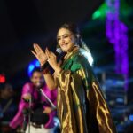 Rimi Tomy Instagram - From Idukki Panchamala Pooram❤️✌️🥰🥰 Sree Bhagavathi Mahadeva Temple,Venmani -Pattayakudi #rimitomy live #concert#show #musician #music #love Thanq all 🥰❤️🙋‍♀️🙋‍♀️🙋‍♀️🙋‍♀️🙋‍♀️ അടിപൊളി ആൾകാർ ആരുന്നു നിങ്ങൾ suuuuuper crowd 👍👍✌️ തന്ന സ്നേഹത്തിനും സപ്പോർട്ടിനും നന്ദി 🙏🙏 🎬 @frames_of_happiness__ ❤️ @mayoorajewelerydesigns
