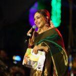 Rimi Tomy Instagram - From Idukki Panchamala Pooram❤️✌️🥰🥰 Sree Bhagavathi Mahadeva Temple,Venmani -Pattayakudi #rimitomy live #concert#show #musician #music #love Thanq all 🥰❤️🙋‍♀️🙋‍♀️🙋‍♀️🙋‍♀️🙋‍♀️ അടിപൊളി ആൾകാർ ആരുന്നു നിങ്ങൾ suuuuuper crowd 👍👍✌️ തന്ന സ്നേഹത്തിനും സപ്പോർട്ടിനും നന്ദി 🙏🙏 🎬 @frames_of_happiness__ ❤️ @mayoorajewelerydesigns