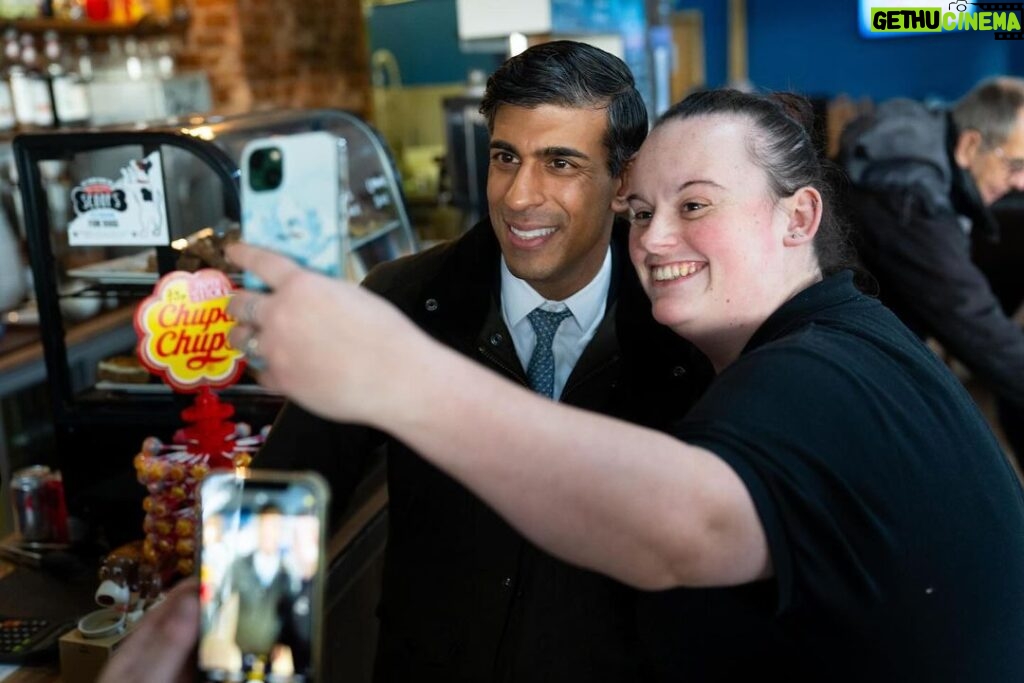 Rishi Sunak Instagram - Kickstarting Christmas back in my constituency 🎄 Spent yesterday helping local people across town get ready for the holidays. I got a lot of feedback on @jeremyhuntmp’s autumn statement. There’s nothing like tax cuts and pension boosts to bring in Christmas early! Richmond, North Yorkshire