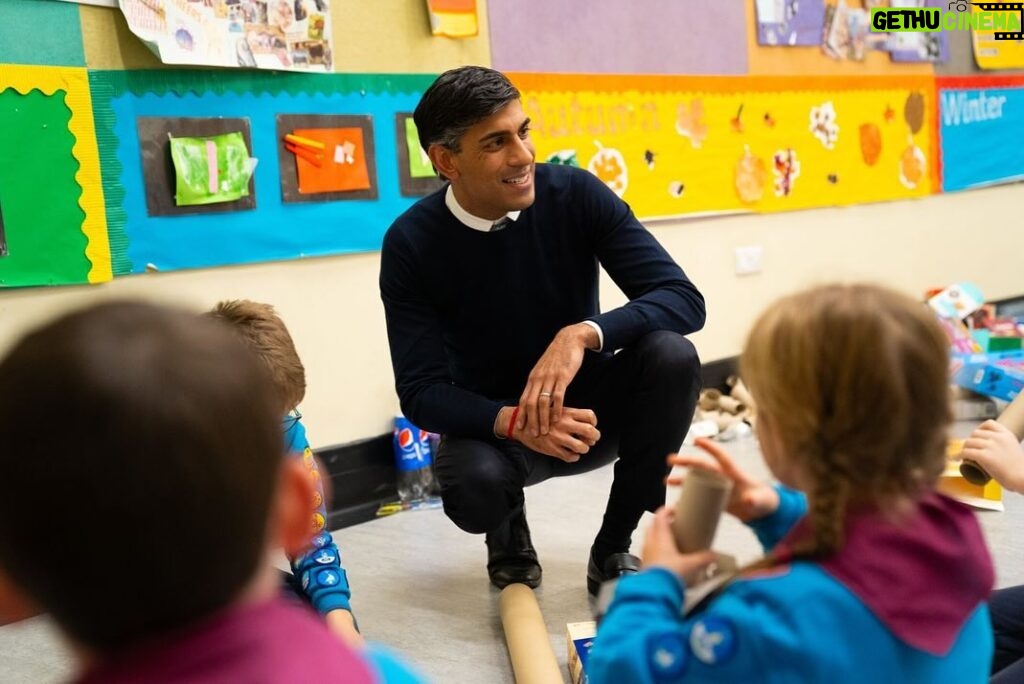 Rishi Sunak Instagram - Kickstarting Christmas back in my constituency 🎄 Spent yesterday helping local people across town get ready for the holidays. I got a lot of feedback on @jeremyhuntmp’s autumn statement. There’s nothing like tax cuts and pension boosts to bring in Christmas early! Richmond, North Yorkshire