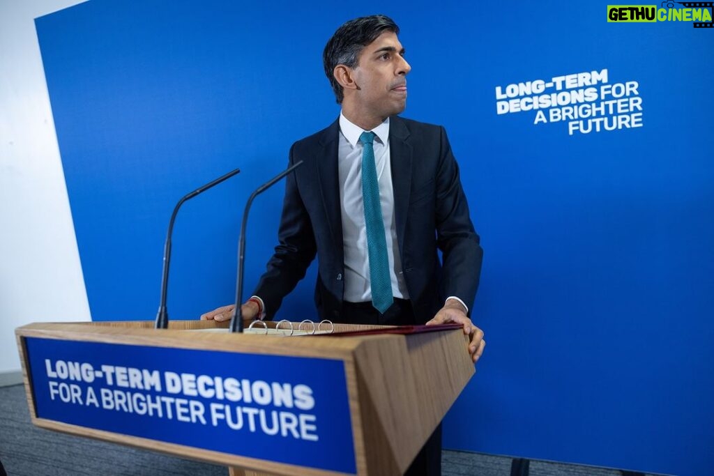 Rishi Sunak Instagram - I want to offer a fundamentally different approach to grow the economy. One that believes that as we move on from the twin shocks of Covid and the energy price spike, we must: ➡️ Reduce debt ➡️ Cut tax and reward work ➡️ Build domestic, sustainable energy ➡️ Back British businesses ➡️ Deliver a world-class education These are the right long-term decisions to build a brighter future for our children. That’s what this government is about, and that’s what we’re going to do.
