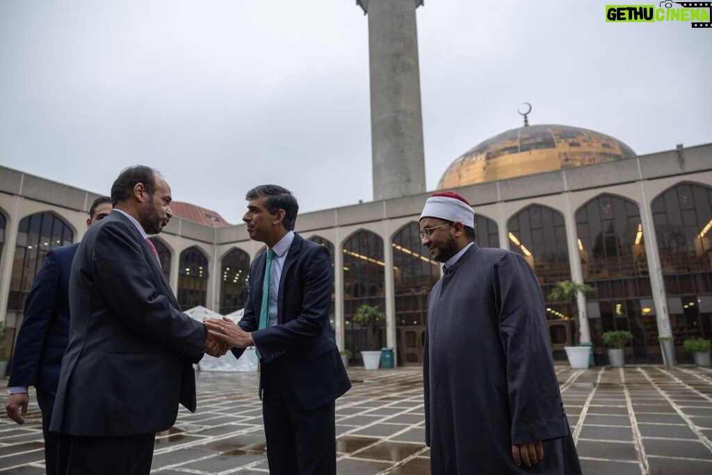 Rishi Sunak Instagram - From the NHS to our Armed Forces, British Muslims make an enormous contribution to our country. Today I spent time at London Central Mosque, hearing about the important work they do bringing communities together. I want to see an end to the suffering and violence in Gaza and I’m using the United Kingdom’s full diplomatic weight to help achieve that. We’ve also trebled our aid this year, working with our friends and partners in the region to get more food, medicines, and shelter to where it’s needed. But for all the darkness in the world right now I hope that as you gather with family and friends to break your fast, worship, and donate to others, you can find peace and comfort together. I wish you all a very blessed Ramadan.