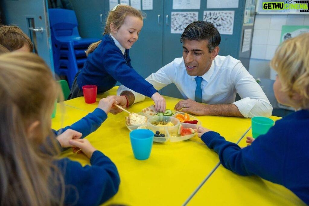 Rishi Sunak Instagram - At Glencraig integrated school, I met and listened to Northern Ireland's next generation. It is for them, and their local communities, that the restored executive must now deliver a brighter future.