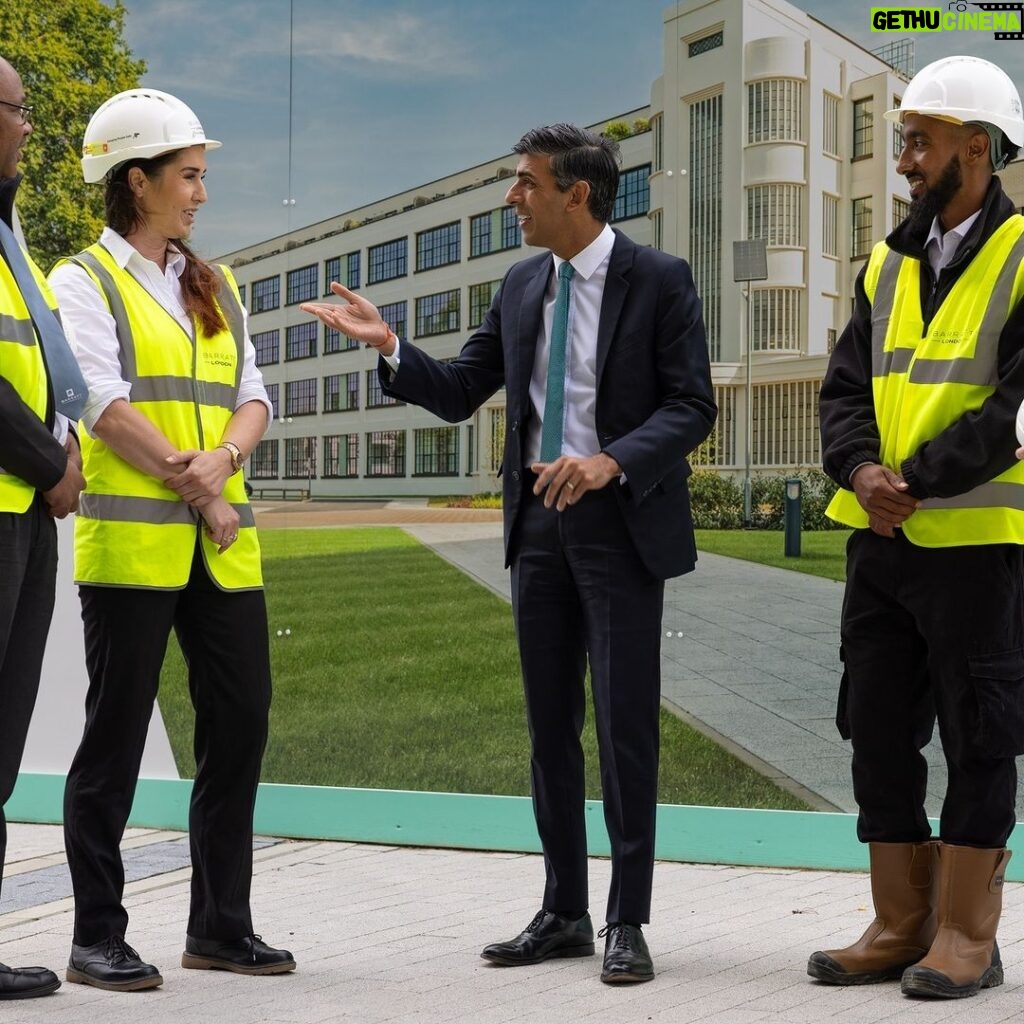 Rishi Sunak Instagram - Today I met some of the people helping us make the dream of home ownership a reality for more Londoners. Too many people can’t get onto the housing ladder because not enough homes have been built in London. So I’m stepping in to boost house building where it's most needed.