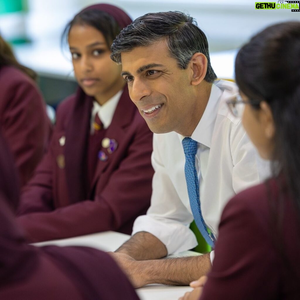 Rishi Sunak Instagram - Too many students are being sold a university education that won't get them a decent job at the end of it. Today I chatted with students at Mulberry School for Girls about how we’re ensuring students get the best deal possible. Here’s how 👇 1. We’re protecting students and taxpayers against rip-off degree courses that have high drop-out rates and don’t lead to good jobs. 2. We’re slashing the fees for foundation year classroom-based subjects. 3. We’re strengthening apprenticeships, T Levels and Skills Bootcamps. Students deserve to get the best deal possible. And that’s what I want to achieve. Widening access. Boosting jobs. Growing the economy.