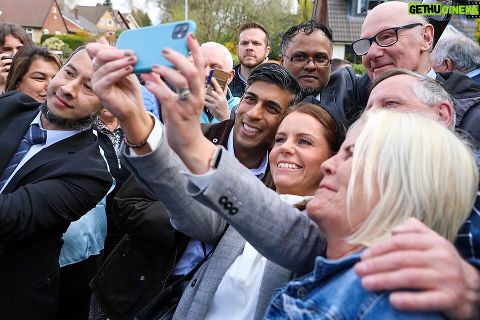 Rishi Sunak Instagram - Our Budget for Long-Term Growth: ✅ More investment ✅ More jobs ✅ Better public services ✅ Lower taxes We’re sticking with the plan because it’s working.