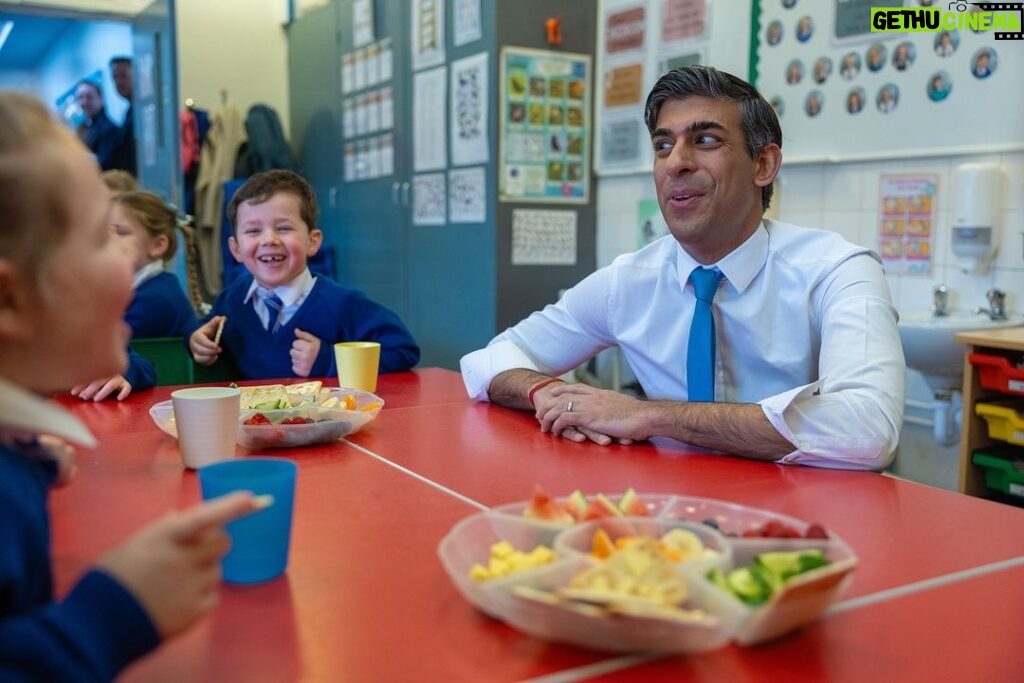 Rishi Sunak Instagram - At Glencraig integrated school, I met and listened to Northern Ireland's next generation. It is for them, and their local communities, that the restored executive must now deliver a brighter future.