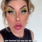 Rita Lobo Instagram - Ela voltou! A prima Irrita Luppo chegou-chegando com o bom humor que lhe é tão peculiar e saiu limpando os talheres de prata com uma solução mágica! Ela disse que usou bicarbonato, que também funciona, mas tenho certeza que foi fermento em pó. Viu o tanto de espuma? Como não amar os conhecimentos nas diversas áreas do saber da minha prima?! Uma renascentista! (Será que foram os ares de Roma que deixaram ela assim?) Obrigada, Irrita, a sua presença deixa tudo mais brilhante. Ah, pera, ela tá dizendo que se alguém quiser fazer uma pergunta pra ela, pode deixar nos comentários. “Se eu tiver tempo, respondo mais tarde.” Luppo, I.