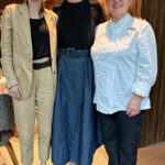 Rita Lobo Instagram - A semana foi tão corrida… Nem acredito que consegui pegar o último almoço da @settimanacucinaitaliana! Queria provar o cardápio da chef Mara Martin do @ristorante_osteria_da_fiore_. Ela estava no Gero do Itaim, em São Paulo, mas me senti em Veneza por algumas horas — é incrível como a boa comida tem o poder de transportar a gente pra outros lugares, outros tempos. Como o meu trabalho é incentivar todo mundo a cozinhar no dia a dia, raramente falo do meu gosto pessoal. (Quero que você cozinhe o que você quiser, o que você gosta de comer!) Não por acaso, no @panelinha_ritalobo tem uma variedade tão grande de receitas. Mas hoje vou abrir uma excessão. Eu amo fígado de galinha! E o risoto de fígado de galinha estava sensacional. No vídeo, dá pra ver que o ilan e eu pedimos o mesmo prato! Comentei com a Mara que tenho uma receita muito boa de risoto de fígado com ervilha. E disse: mas o seu risoto é tão leve comparado ao meu… E ela, super gentil, respondeu: risoto de fígado deve ter um sabor forte! Enfim, o dela é muito melhor que o meu. No fim, combinamos um próximo encontro. E vai ser em Veneza. Com direito a passeio de gôndola! 😂 Obrigada, Livia, pela companhia. E parabéns, Gero, pelo restaurante. Está maravilhoso. Bom, se você leu até aqui, me responde: qual foi o último prato memorável que você comeu?