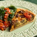 Rita Lobo Instagram - LEGUMES SEM GRAÇA, NUNCA MAIS! Essa quiche de abóbora com brócolis assados mostra que ter legumes no prato não significa comer chuchu no vapor. No Cozinha Prática de hoje, dedicado aos dramas culinários com legumes, ainda mostro um jeito incrível de salvar a abobrinha que tá quase passando do ponto na geladeira. A receita já está no Panelinha.com.br. O Cozinha Prática inédito vai ao ar segunda e quinta, às 21h30, no GNT. #ReceitaPanelinha #CozinhaPráticaNoGNT #RitaLobo #ComidaDeVerdade #ReceitaPratica
