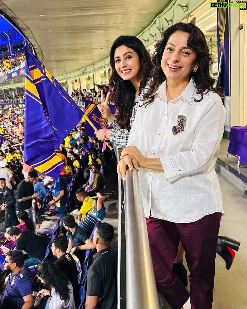 Ritabhari Chakraborty Instagram - 2023 - what a YEAR! Picture 1 - Outfit check during next year’s calendar shoot. 2. IPL madness with Juhi ma’am. Roaring for KKR! 3. Birthday platter :) 4. My obsession with Beverly Hills selfies! 5. Fatafati won hearts days after days and the love you all gave to our film! Gratitude ❤️ 6. My two pillars @chitrangadasatarupa and @sambitc played monkey holi with me at our Mumbai residence. 🫢🫢 7. My dream of having a date in Urban Lights at LACMA (LA) came true 😍 8. Nandini created waves and held the torch against female infanticide high up. 9. Burning man! @burningman (enough said) 10. My school friend, sister, my girl for 18 years got married 🥹 @shraddhamahawar So many more amazing things happened! Some can be shared. Some cannot be shared. I can just say this year was unlike any! 2023 i will remember you…