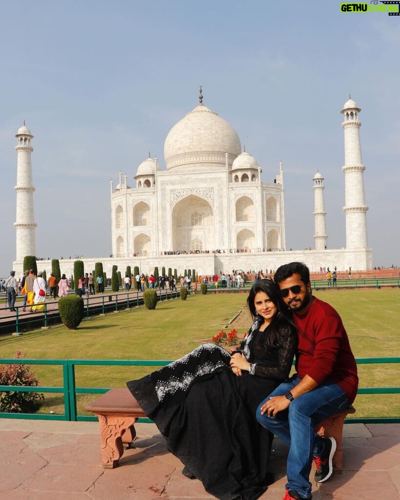 Rithika Tamil Selvi Instagram - Happy Valentine’s Day❤️ Spread love & peace ✌️🫶🏻😊 . . . . #wahtaj❤️ #tajmahal #tajmahalgallery #rithika #tamil_rithika #rithikatamilselvi #taj #valentinesday2024 Taj Mahal, Agra, India