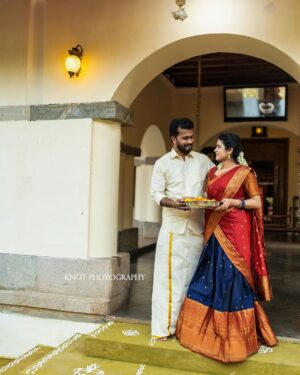 Rithika Tamil Selvi Instagram - இந்த தைத்திருநாள் முதல் விடியும் பொழுது எங்கும் கரும்பாய் இனிக்கட்டும்… அனைவருக்கும் இனிய பொங்கல் நல்வாழ்த்துக்கள்…!🌾🌞🐄🙏🏻

PC @knotphotography.inn 
Outfit @knotweddinghouse 

#rithika #tamil_rithika #rithikatamilselvi #pongal2024 #tamilfestival