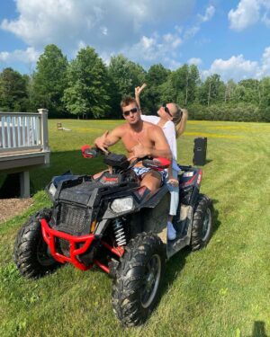 Rob Gronkowski Instagram - 4 wheeling and dealing into the best holiday of the year! Happy 4th of July!! 💥 🤯 🔥
