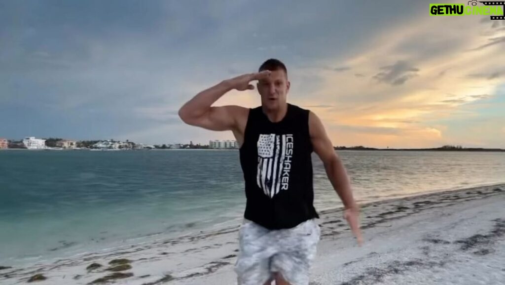 Rob Gronkowski Instagram - You guys ready for the biggest Memorial Day Weekend extravaganza of all times? Cause I sure am 👊 Join me, Robbie G, your host for the #USArmySaluteFest this Saturday, May 27th on beautiful Miami Beach! 🇺🇸  Full day @USArmy showcase including tank & helicopters 🚁 🇺🇸 Drone show 🇺🇸 Musical performances by @NattiNatasha @theChris Janson, @BRELAND, @itsJVKE, 🇺🇸 Fireworks 🎆 And more! Get your tickets using code: LOYAL23 at USAsalute.com or the link in @airandseashow for tix! #HyundaiAirandSeaShow #USArmySaluteFest #ExperienceMiamiBeach