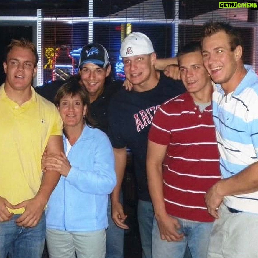 Rob Gronkowski Instagram - A very special day today as it’s Mothers Day and my bday! 34 years ago today, I was born, making @therealmommagronk a 4x mom championship level mom that’s for sure. 🏆 Happy Mother’s Day to all the mom’s out there! Special shout-out to my amazing mother for the care, love and support you give being a superstar mom to your wonderful kids! You’re the best! And thank you to everyone for all the bday wishes too! #mothersday #mommagronk #throwback