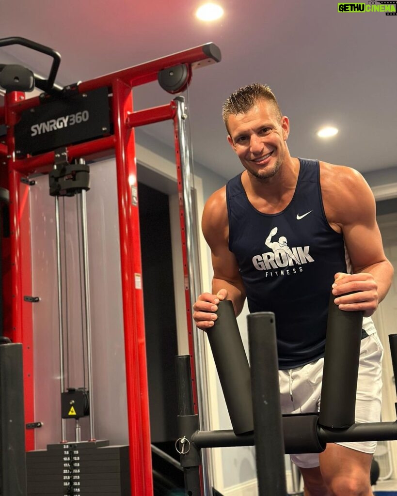 Rob Gronkowski Instagram - Sunday Blahs… NAHH