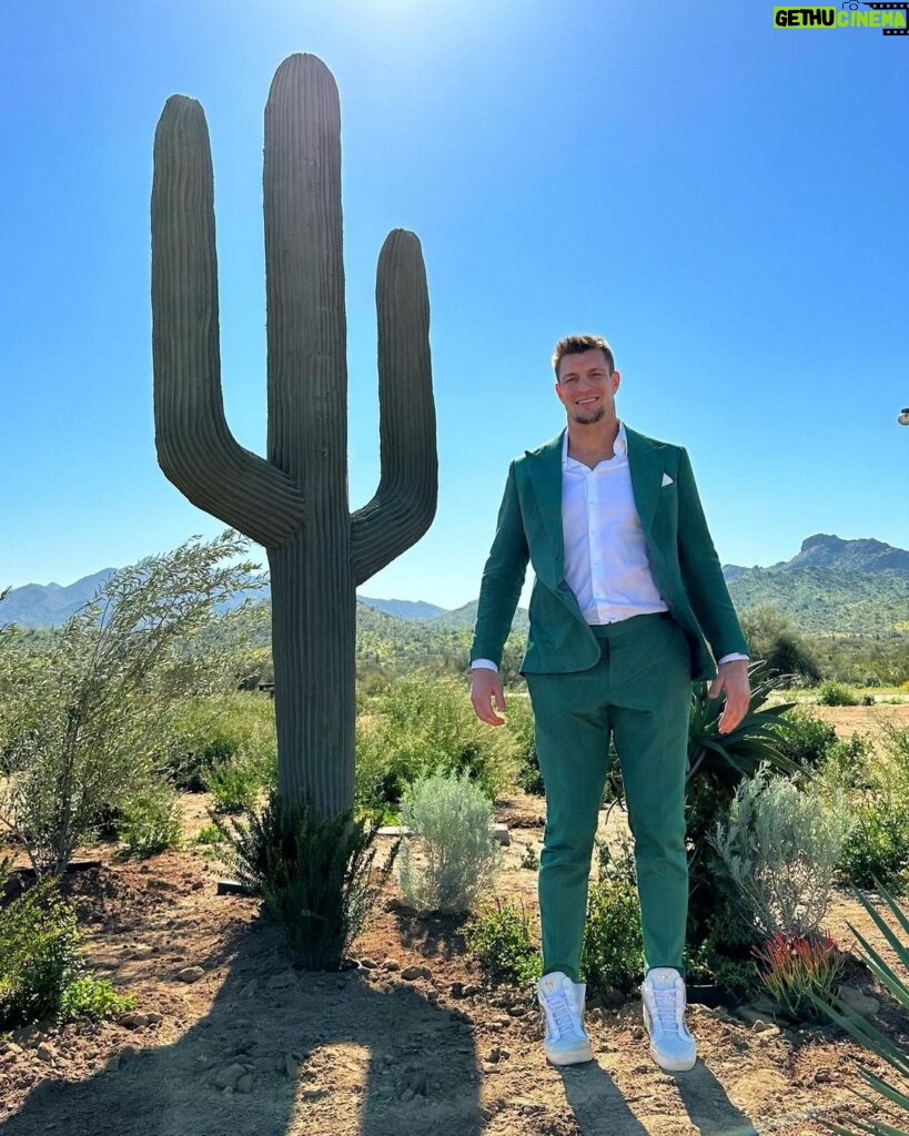 Rob Gronkowski Instagram - #flashbackfriday it was great to be back in the state of Arizona. Trivia Question: which cactus can hold the most water? 💧🌵
