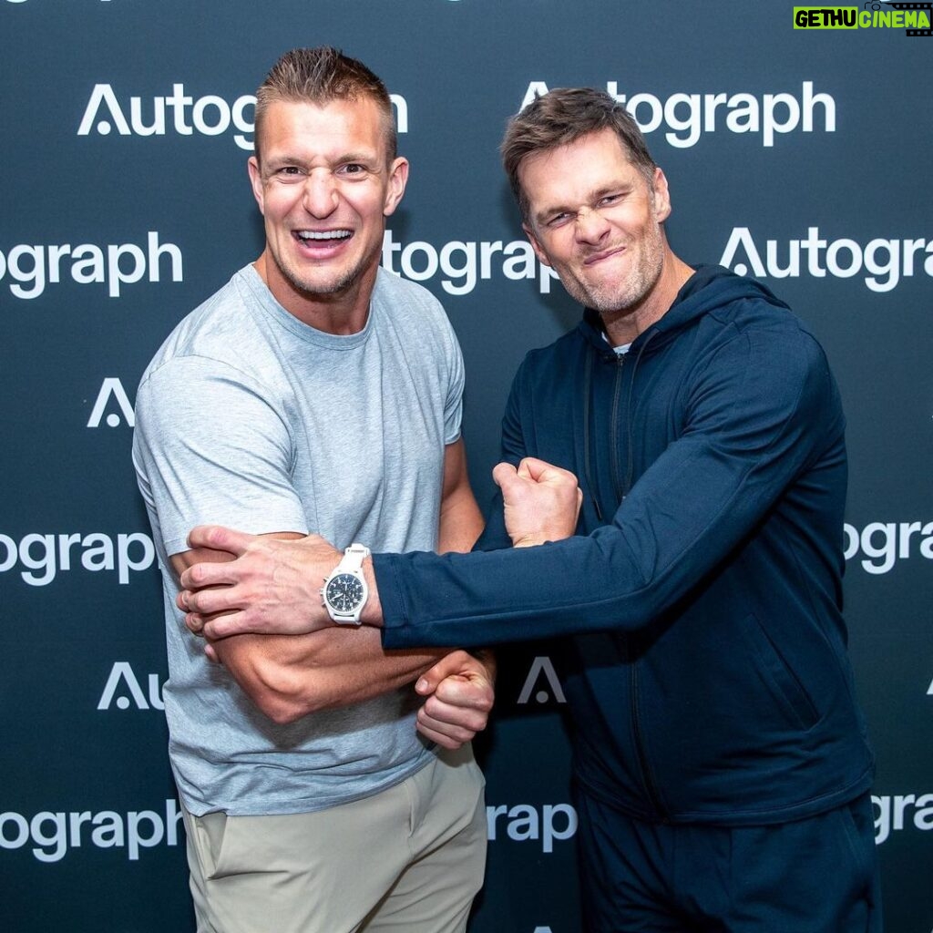 Rob Gronkowski Instagram - Great times celebrating with @tombrady, @leonardfournette, and my fam Thursday for the @autograph.io end-of-season event. To the NFT fans that came out, you guys brought the competition! If you aren’t a part of @autograph.io, you gotta check them out 👊 📸 @josefdubois Armature Works