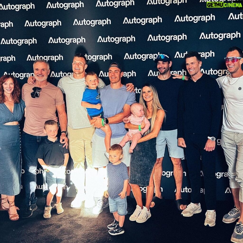 Rob Gronkowski Instagram - Great times celebrating with @tombrady, @leonardfournette, and my fam Thursday for the @autograph.io end-of-season event. To the NFT fans that came out, you guys brought the competition! If you aren’t a part of @autograph.io, you gotta check them out 👊 📸 @josefdubois Armature Works