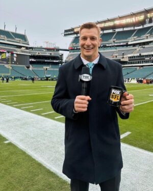 Rob Gronkowski Instagram - Sunday Championship Round icy 🥶 drip!! 

#nflplayoffs #nflchampionship