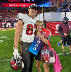 Rob Gronkowski Instagram - Happy Birthday Mommmy. Without you, there is no me, Robbie G, you’re the best, not a pest, you are unlike the rest! Love you momma! Have another wonderful birthday and congrats on becoming a brand new author this year 📖! 

@therealmommagronk 🎂🎉