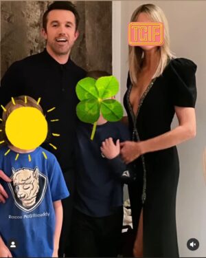 Rob McElhenney Instagram - Love my family! Happy Friday everyone!