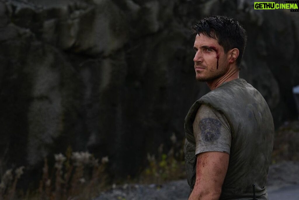 Robbie Amell Instagram - Advanced screenings start today!! Playing Chris Redfield was something I’ll never forget. I hope you all like the movie! #ResidentEvil #welcometoraccooncity