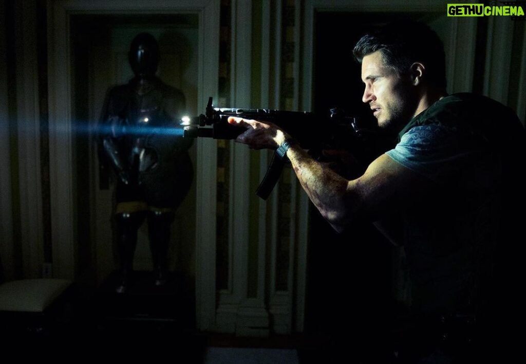 Robbie Amell Instagram - 1 week! Resident Evil Welcome to Raccoon City Only in Theaters