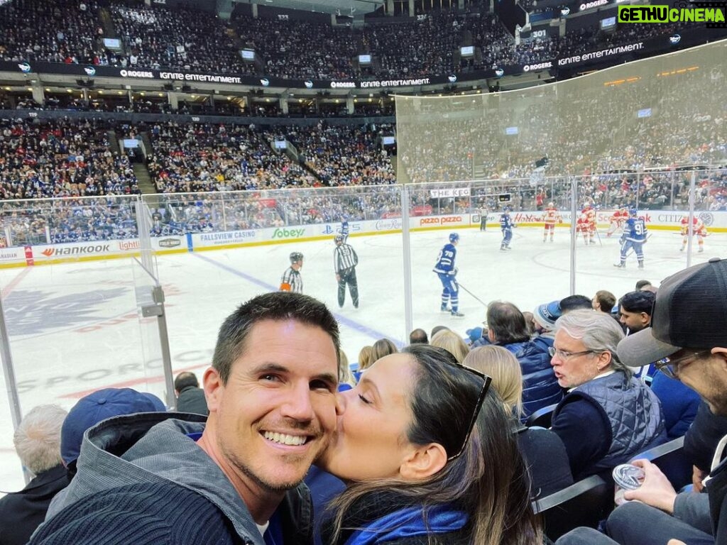 Robbie Amell Instagram - Go Leafs Go! @italiaricci @mapleleafs