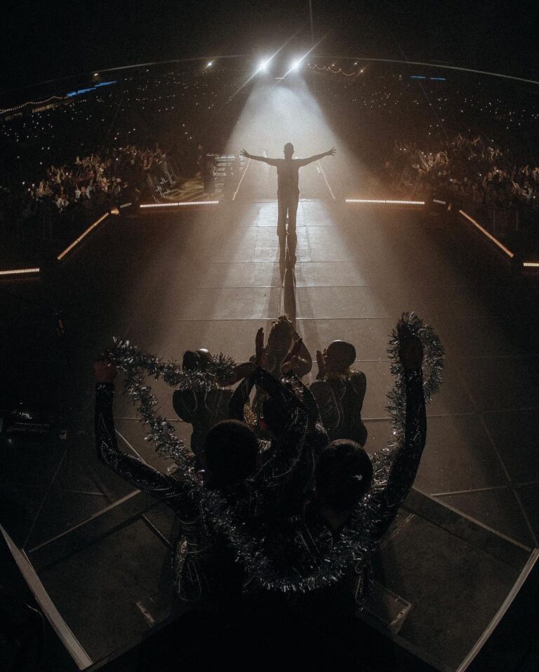 Robbie Williams Instagram - Perth: thank you for 2 amazing nights in your beautiful city. I love you Australia, I hope to see you again soon. Lots of love, Rob x