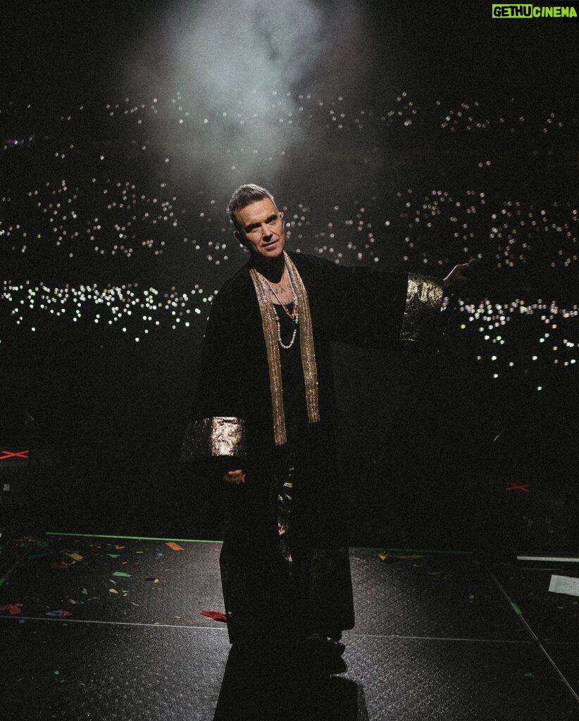 Robbie Williams Instagram - Abu Dhabi: that was phenomenal. What an amazing gig I loved every moment of it. I hope to see you again soon. Rob x