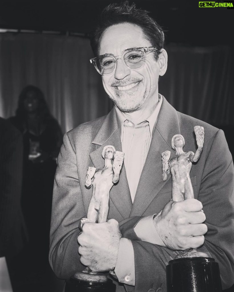 Robert Downey Jr. Instagram - Thx @sagaftra for honoring @oppenheimermovie tonight at the @sagawards . To be acknowledged by our peers means the 🌏!