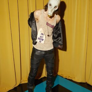 Robert Sheehan Instagram - Rob always likes to keep on the cutting edge of fashion trends 💄💀 @extinctionrebellion @vanityfair #climatechange