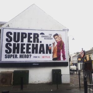 Robert Sheehan Instagram - Haha, awwww this gives me great joy 😂 @umbrellaacad #portlaoise #mainstreet