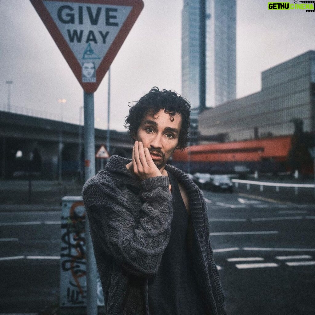 Robert Sheehan Instagram - Thanks @allmillarnofiller for these dreamy snapshots set against the backdrop of a dystopic Belfast / LA 📸 Belfast, Northern Ireland