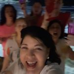Roberta Miranda Instagram - Da sacada do meu apto vendo 2023 indo embora com DEUS!! Dando passagem 2024 com Saúde! Saúde! E Paz ! O resto a gente conquista ! Feliz tudo! De todas as formas !! Totalizando AMOR !! : : :#luz #réveillon #musica #palco #show #familia #amigos #amor #pets #fãs #publico #direct