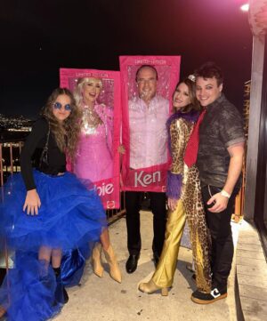 Roberto Justus Instagram - LIMITED EDITION 💞 Barbie & Ken in NYC 😂 tudo pela @lujustus (Seu presente de 30 anos!) hahaha quando a Lu me mandou msg pedindo pra irmos na festa dela de Barbie e Ken, eu obviamente amei, mas e como conseguir convencer o Roberto?! 😹 aqui estamosss! E aí aprovado?!