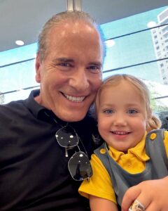 Roberto Justus Instagram - Levando a minha princesa para escola! E como é difícil sair de lá! 💙💙