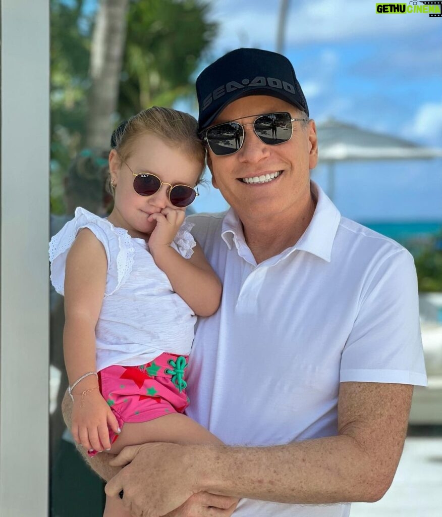 Roberto Justus Instagram - Férias com a minha princesa Vicky… Sunny Isles Beach Miami