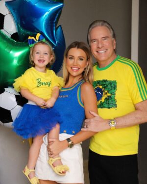 Roberto Justus Instagram - Escreve uma 🇧🇷 nos comentários quem tem certeza que o Brasil ganha hoje! Que venha o hexa 💙💛💚 #family
