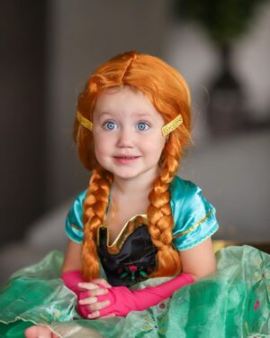 Roberto Justus Instagram - Apareceu a Princesa Anna hoje aqui em casa! Quem aguenta isso? 💙💙💙