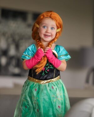 Roberto Justus Instagram - Apareceu a Princesa Anna hoje aqui em casa! Quem aguenta isso? 💙💙💙