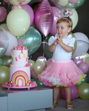 Roberto Justus Instagram - É hoje! 2 aninhos da nossa princesinha Vicky! A primeira comemoração com o papai e a mamãe foi hoje! Domingo será a festa para todos os amiguinhos! 💙💙🎂🎂
