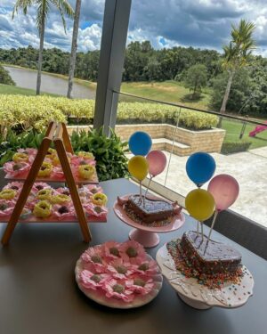 Roberto Justus Instagram - Eles chegaram para alegrar nossos dias! Feliz aniversário pitucas lindas, 5 aninhos de puro amor 🩷 o desejo de vcs, já já vai se realizar! 🎂 amamos mto! @fabianajustus 🙏🏻