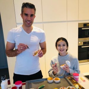 Robin van Persie Instagram - Happy birthday my favorite princess ❤️ 
Superrrr proud of you! 
12 🥳💫 @dinavanpersie
