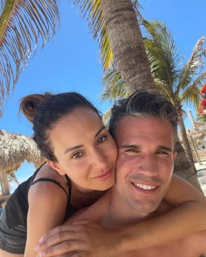 Robin van Persie Instagram - Family time ☀️❤️